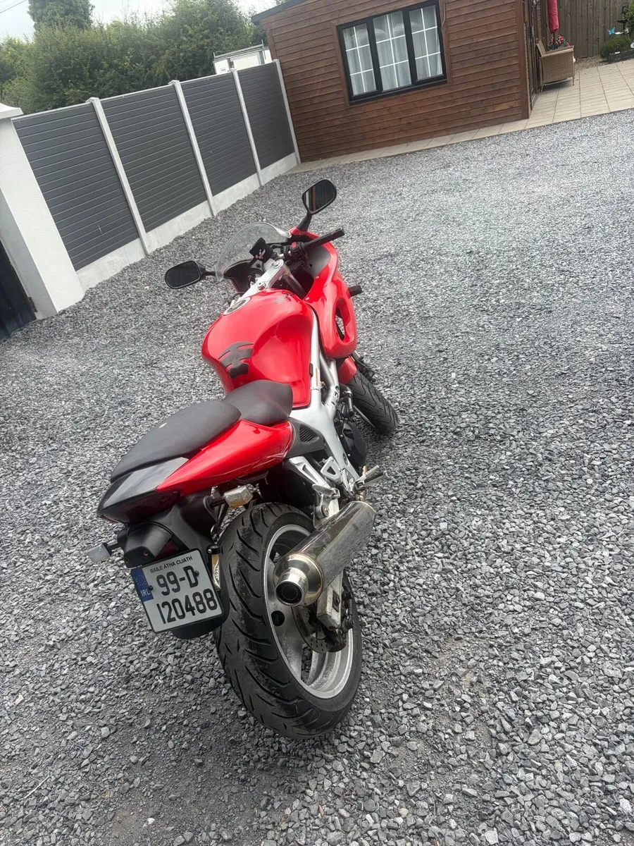 1999 Suzuki 650 motorbike - Image 3