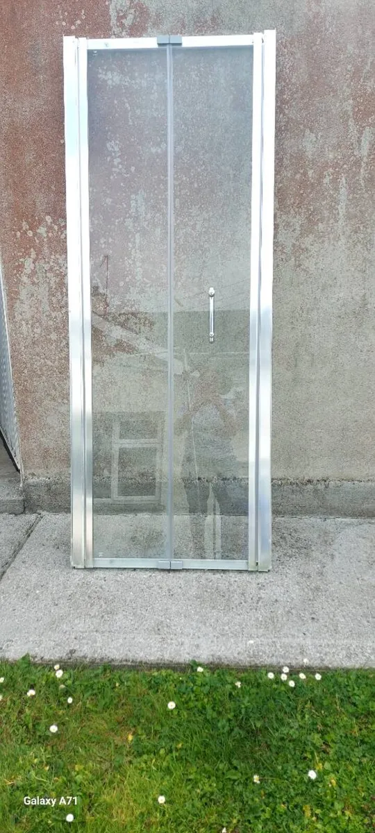 Toilet, hand basin and shower door - Image 4