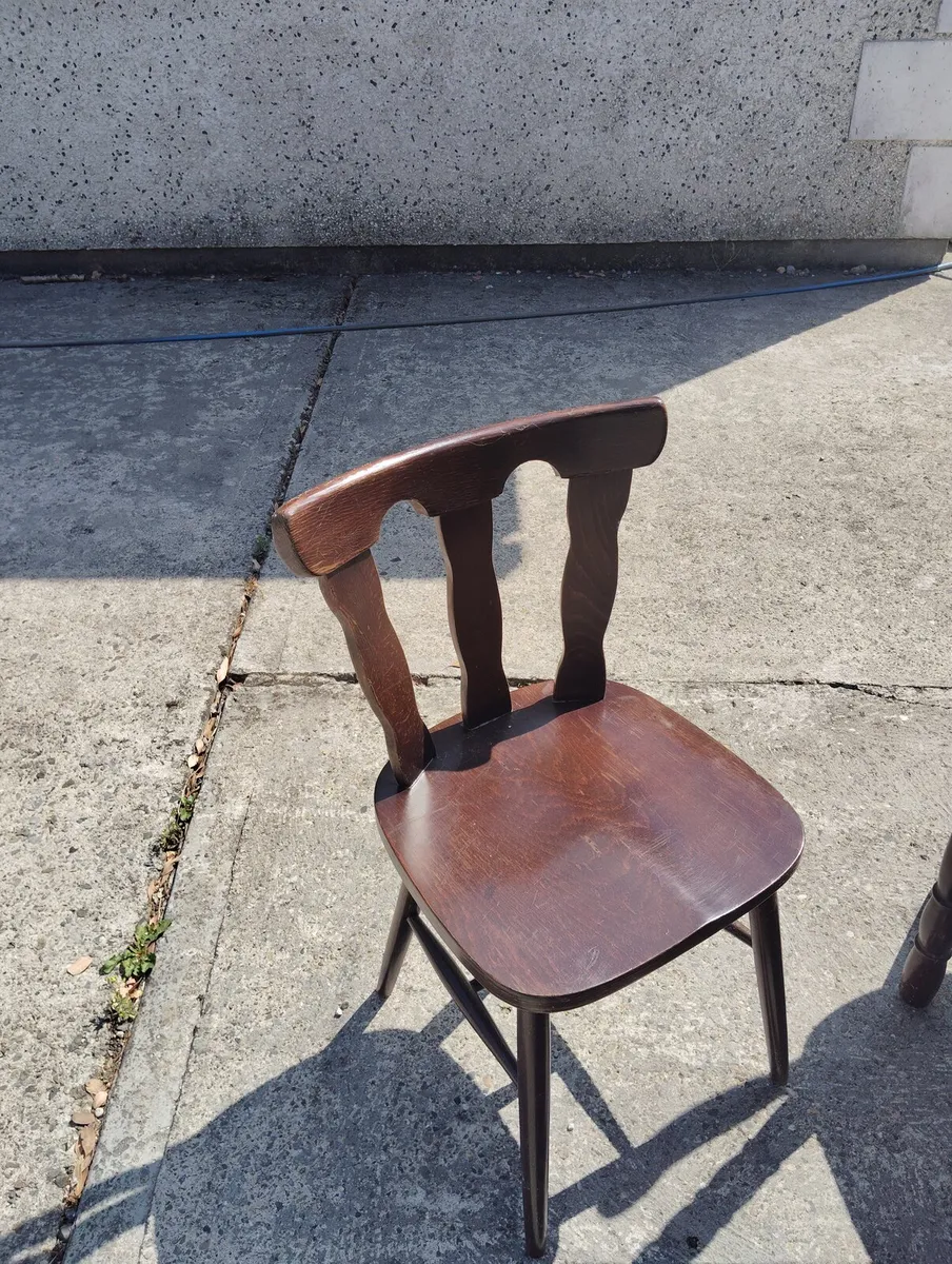Table and Chairs - Image 2