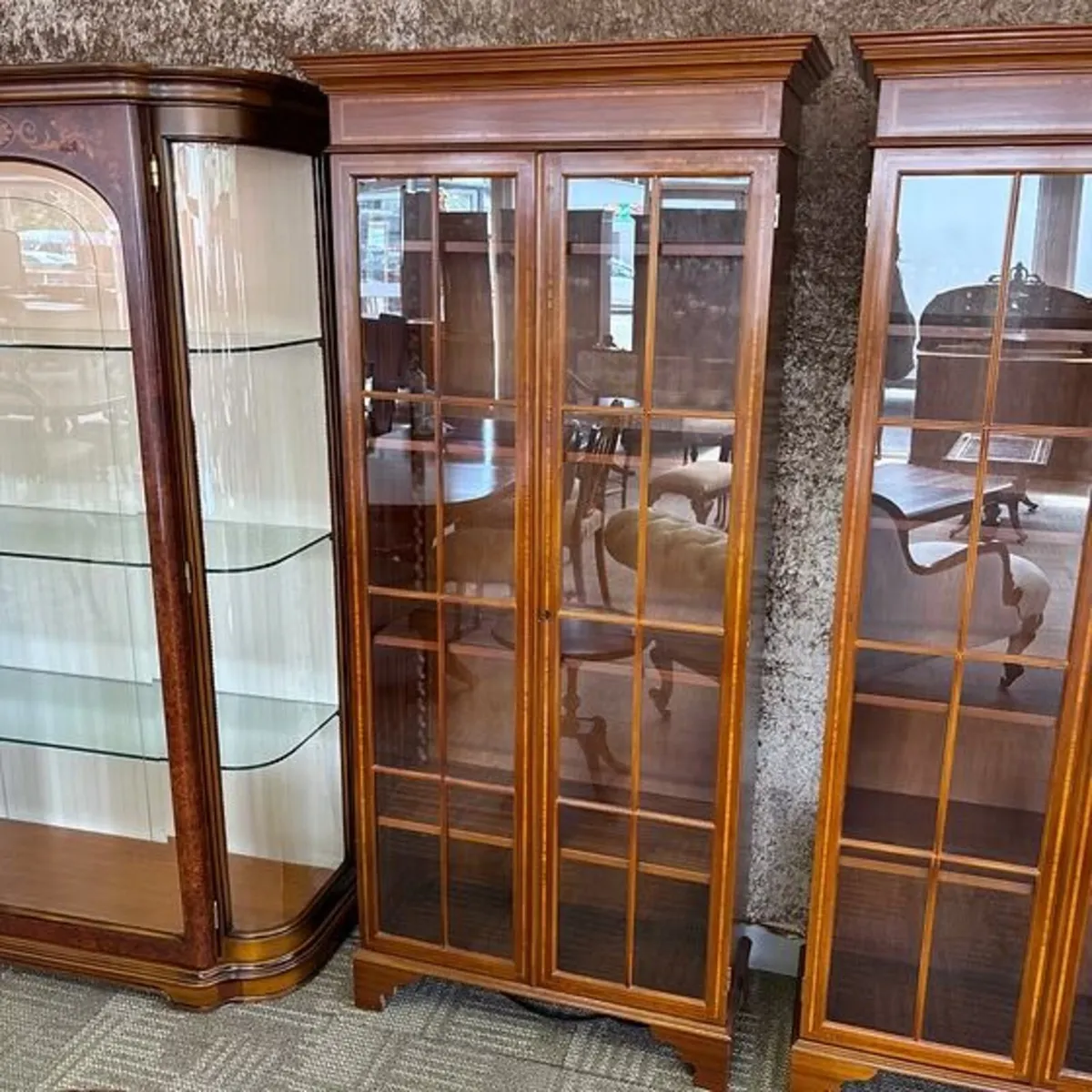 Beautiful mahogany glazed two door bookcase with s