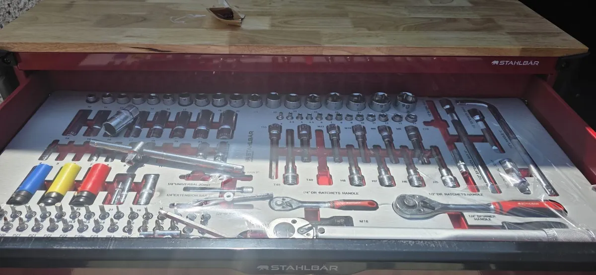 Heavy duty tool box - Image 2