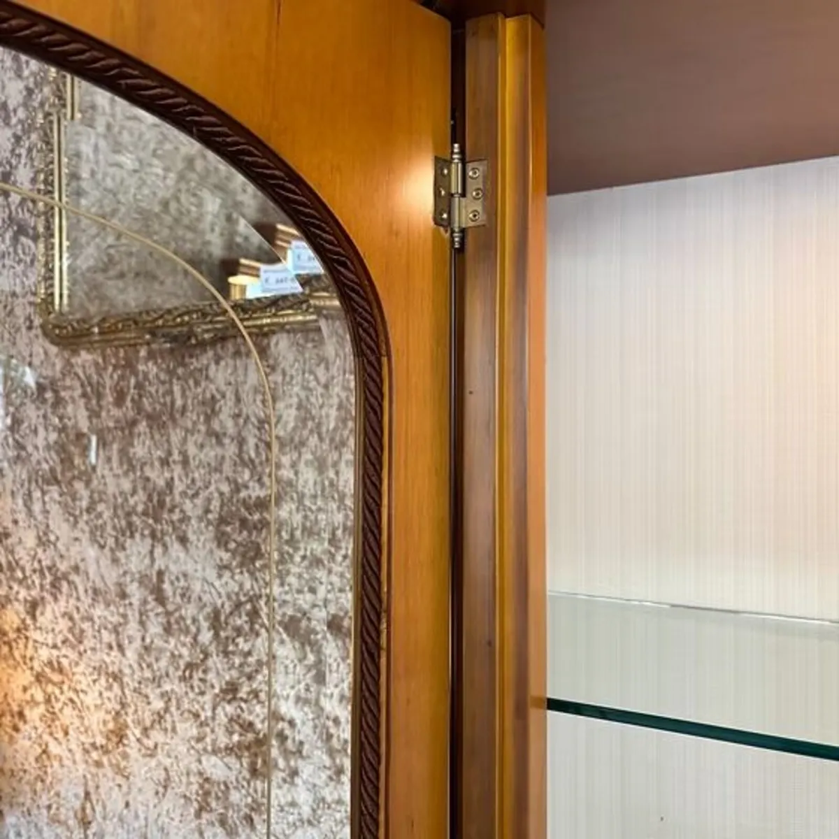 Beautiful burr walnut display cabinet - Image 4