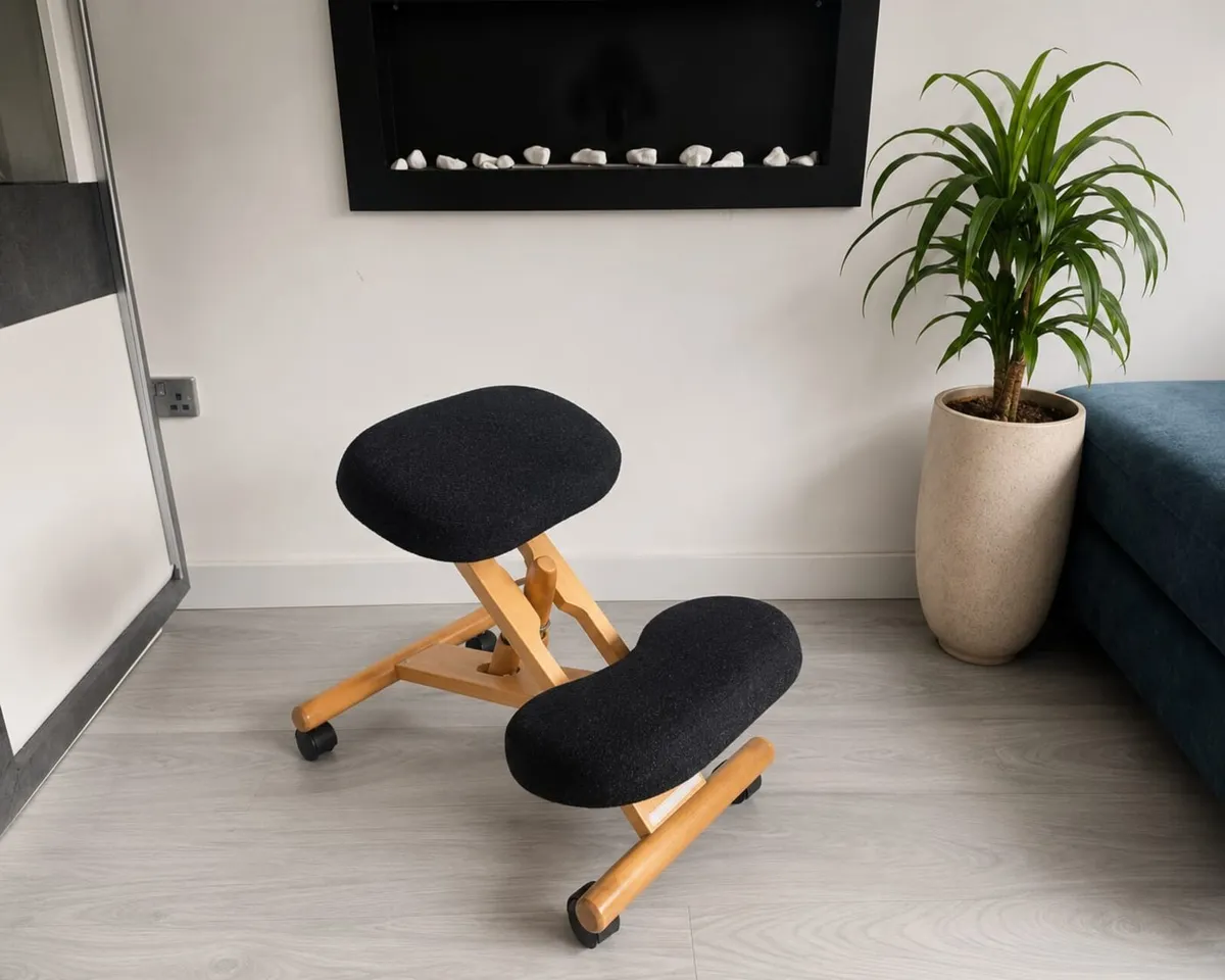Kneeling chair - Image 1