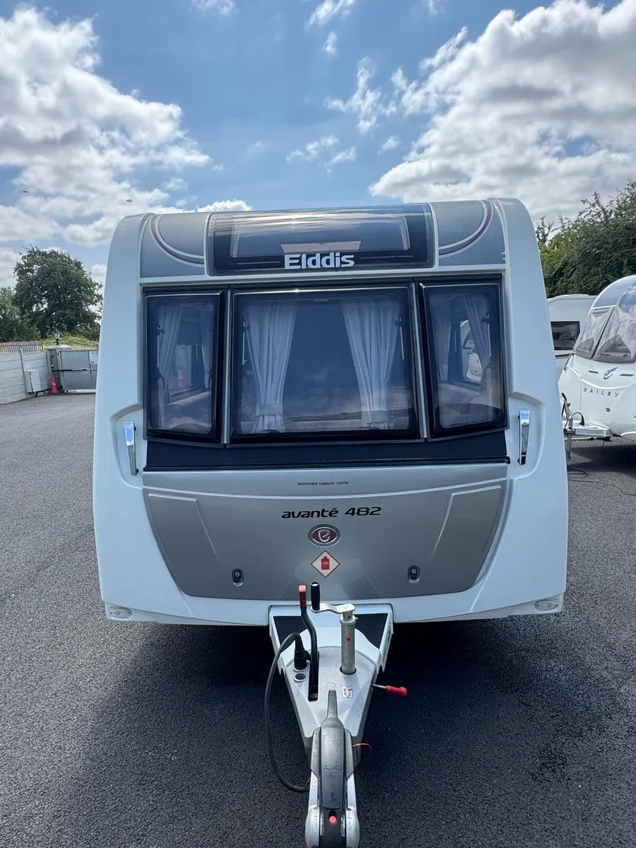 2017 Elddis Avante 482 2-Berth End Wash Room - Image 4