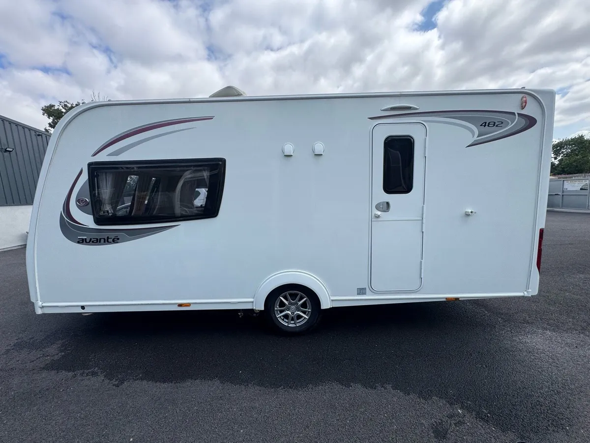 2017 Elddis Avante 482 2-Berth End Wash Room - Image 1