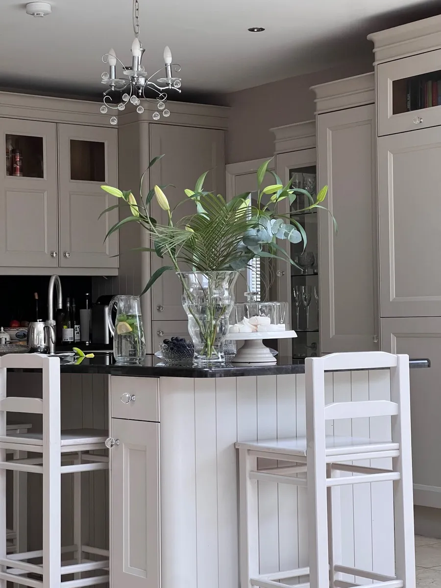 Light fixtures x3 - Image 1