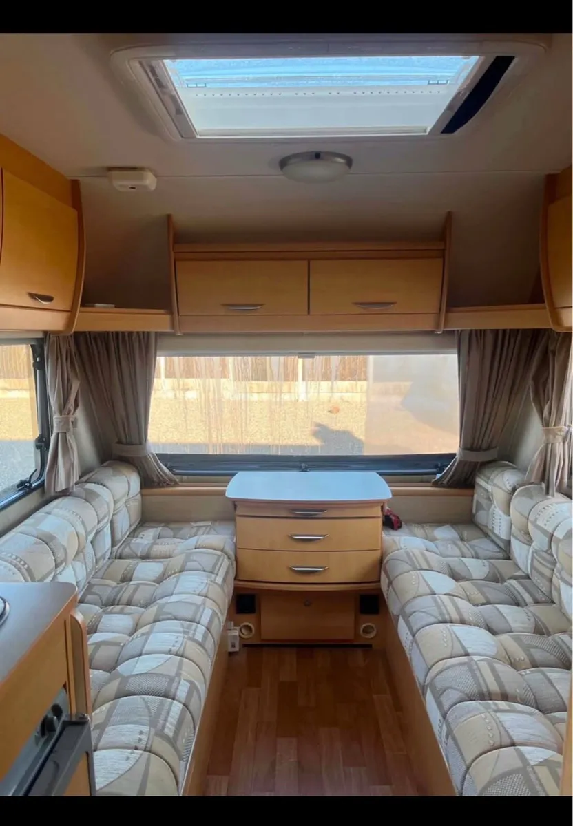 Elddis xplore 495 - top - of - the line 5-berth - Image 2