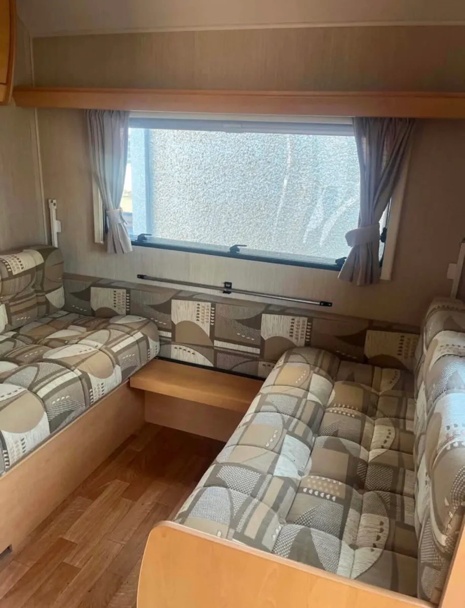Elddis xplore 495 - top - of - the line 5-berth - Image 4