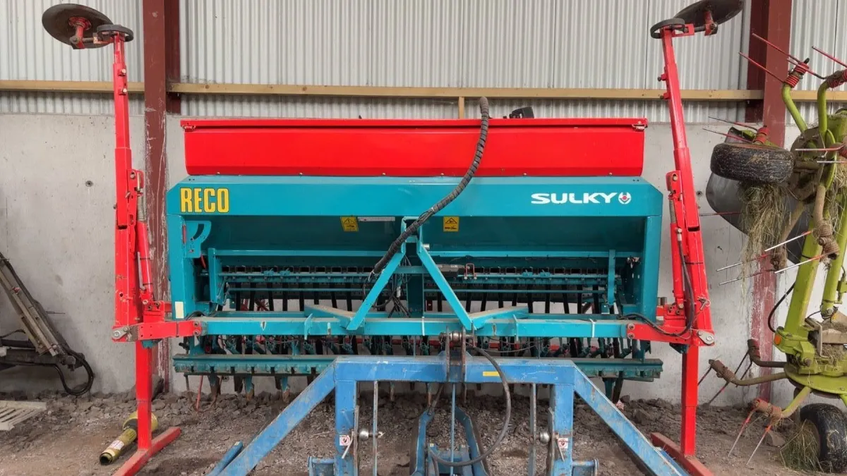 Seed drill - Image 1