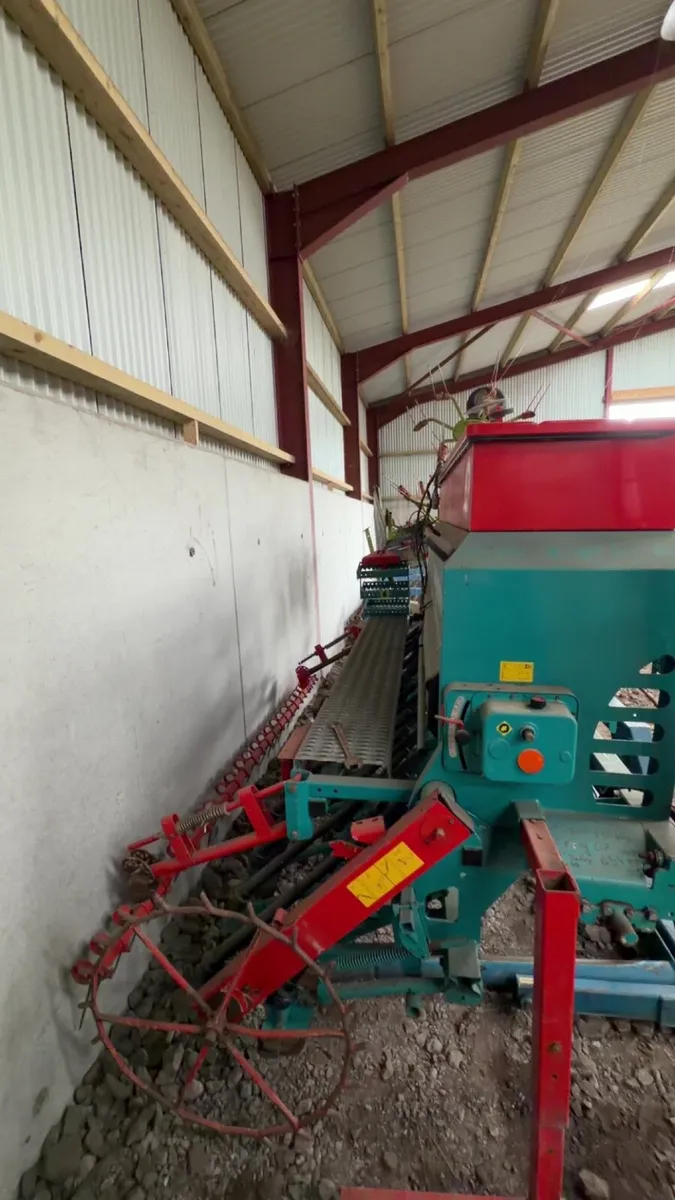 Seed drill - Image 2