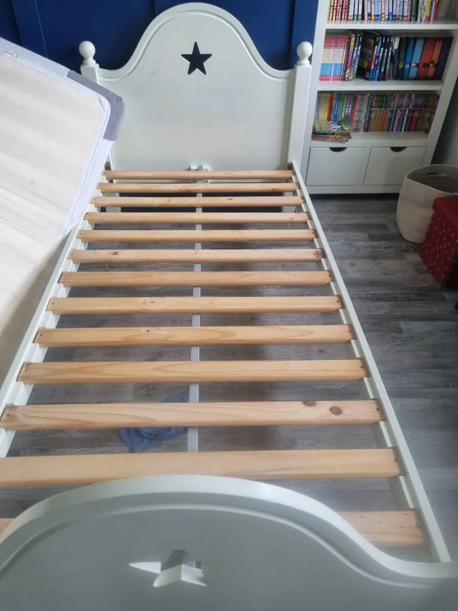 Single beds - Image 3
