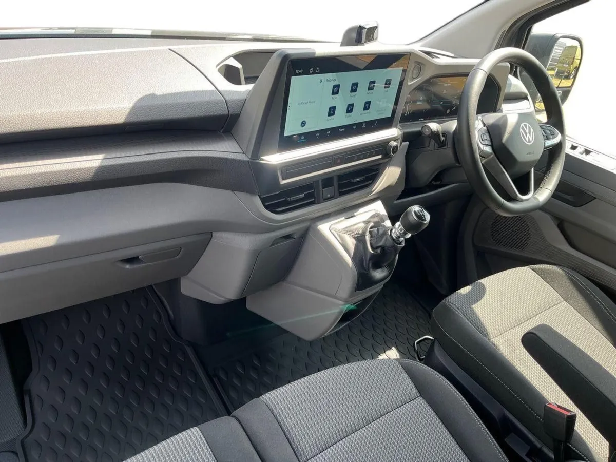 Volkswagen Transporter Trendline LWB 150HP manual - Image 2
