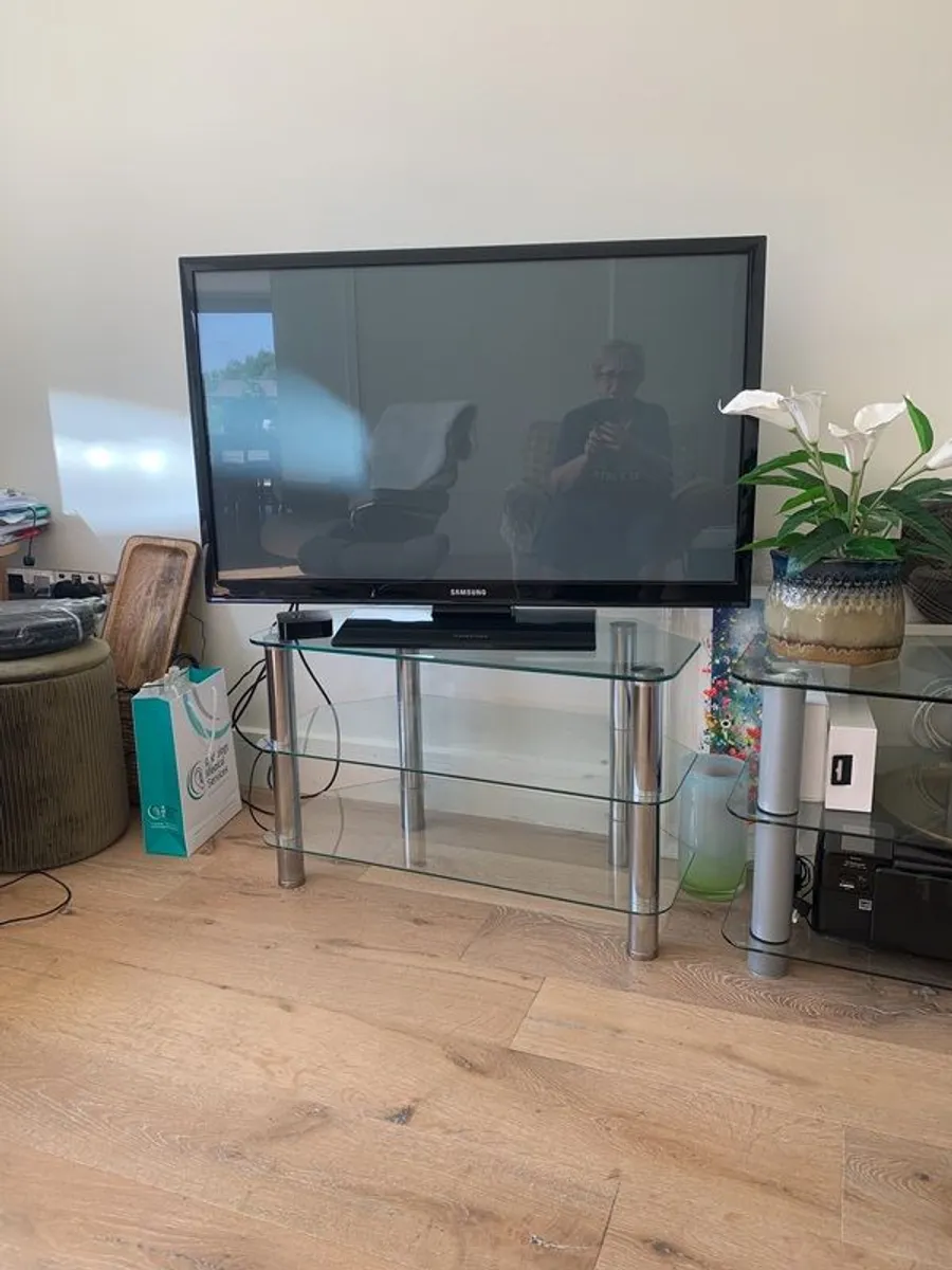 TV Table. glass. - Image 2