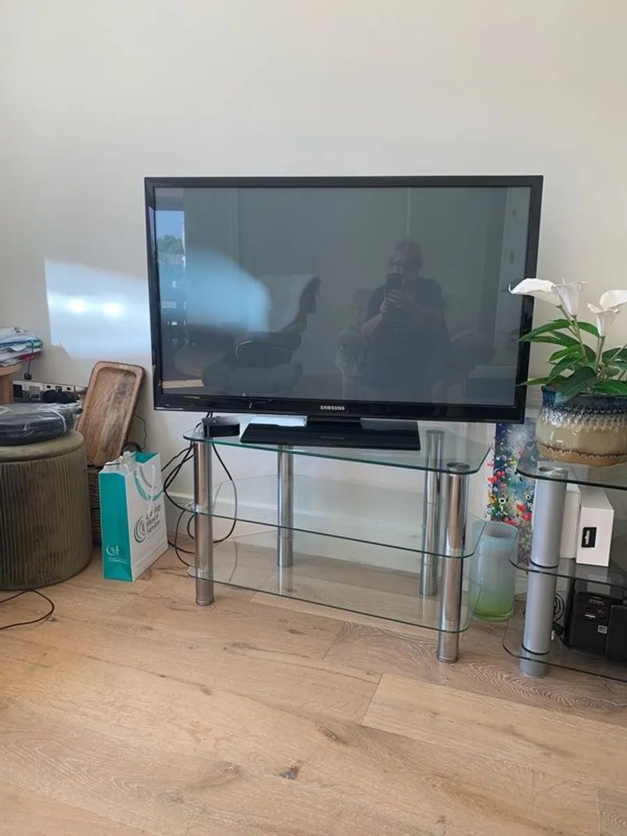 TV Table. glass. - Image 3