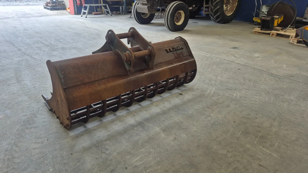 Tusk Rake - Image 1