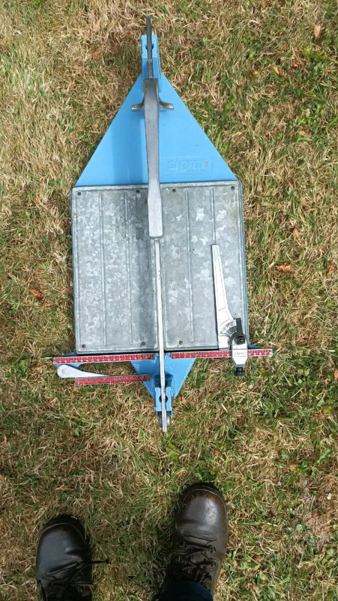 Tile cutter - Image 1