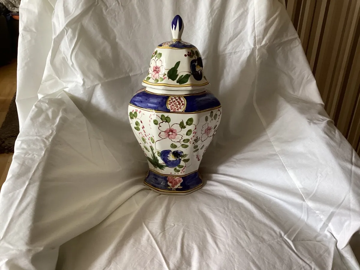 Biscuit jar - Image 1
