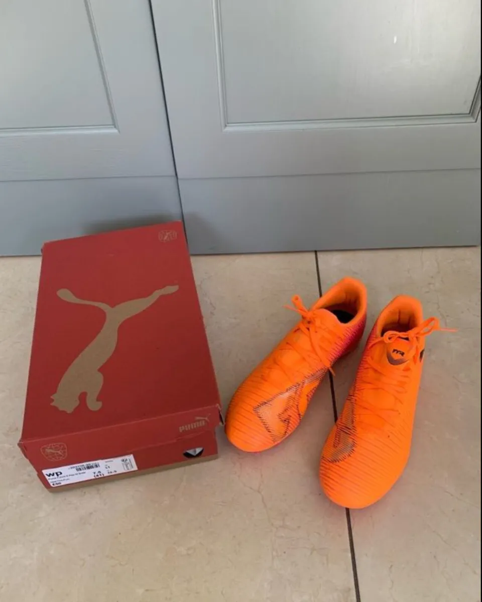 Football boots - Image 2