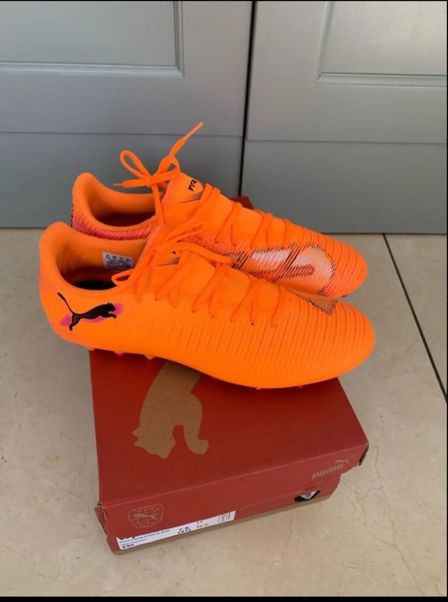 Football boots - Image 1