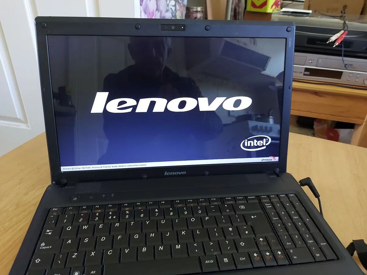 Lenovo G560E 15.6 inch Laptop,  Windows 7 - Image 1