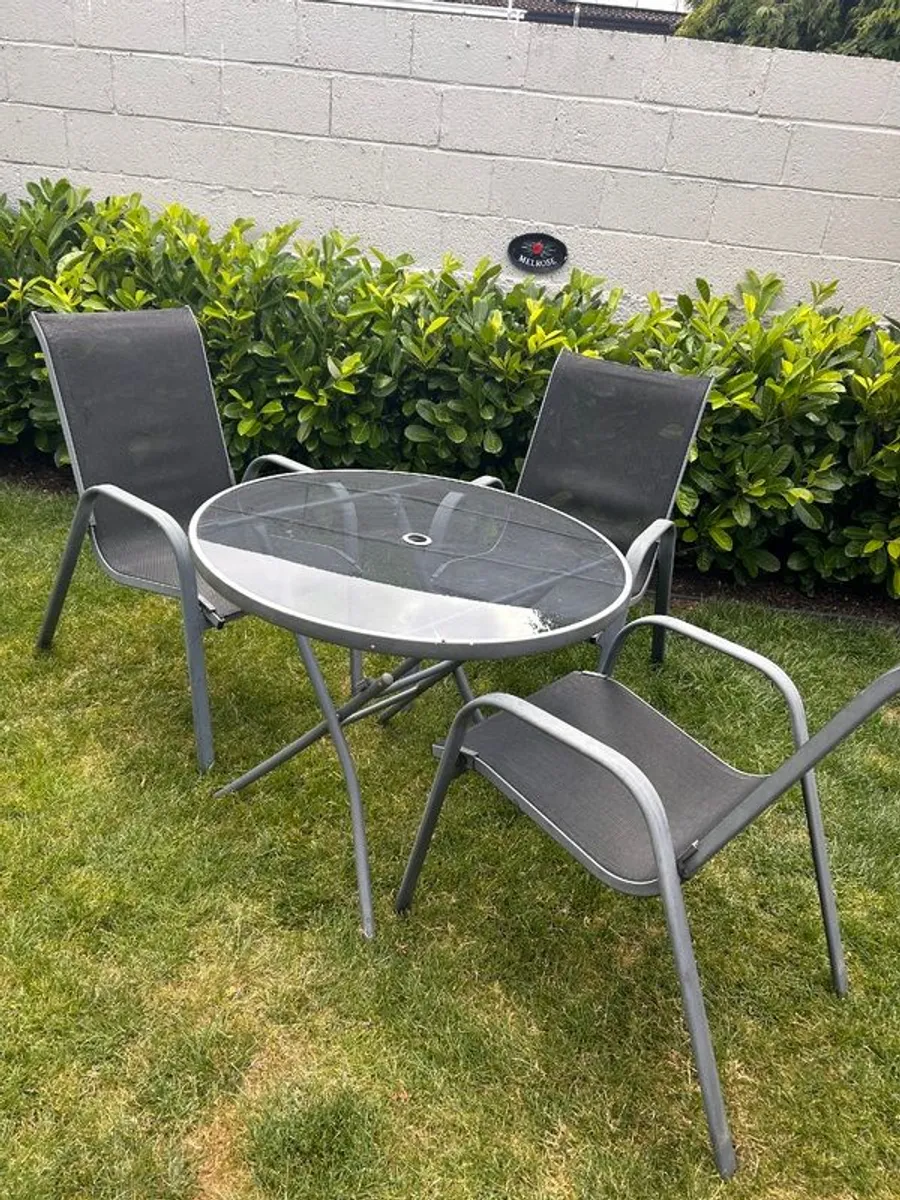 Garden table and chairs - Image 2
