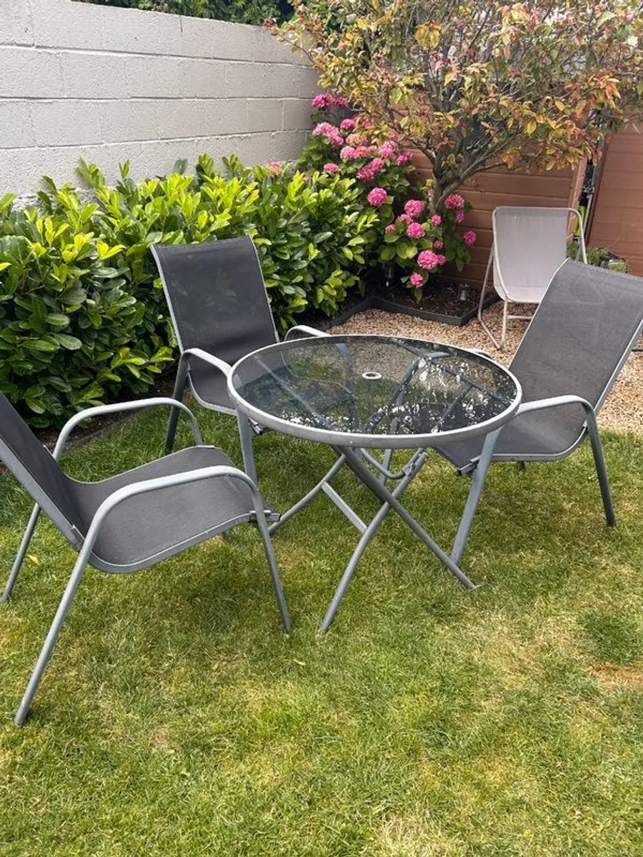 Garden table and chairs - Image 3