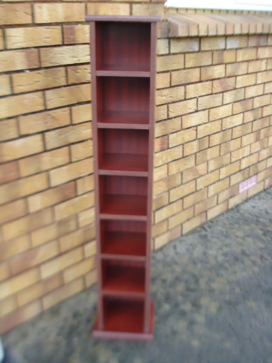 LAMINATED WOOD CD/DISPLAY 6 TIER TOWER. - Image 1