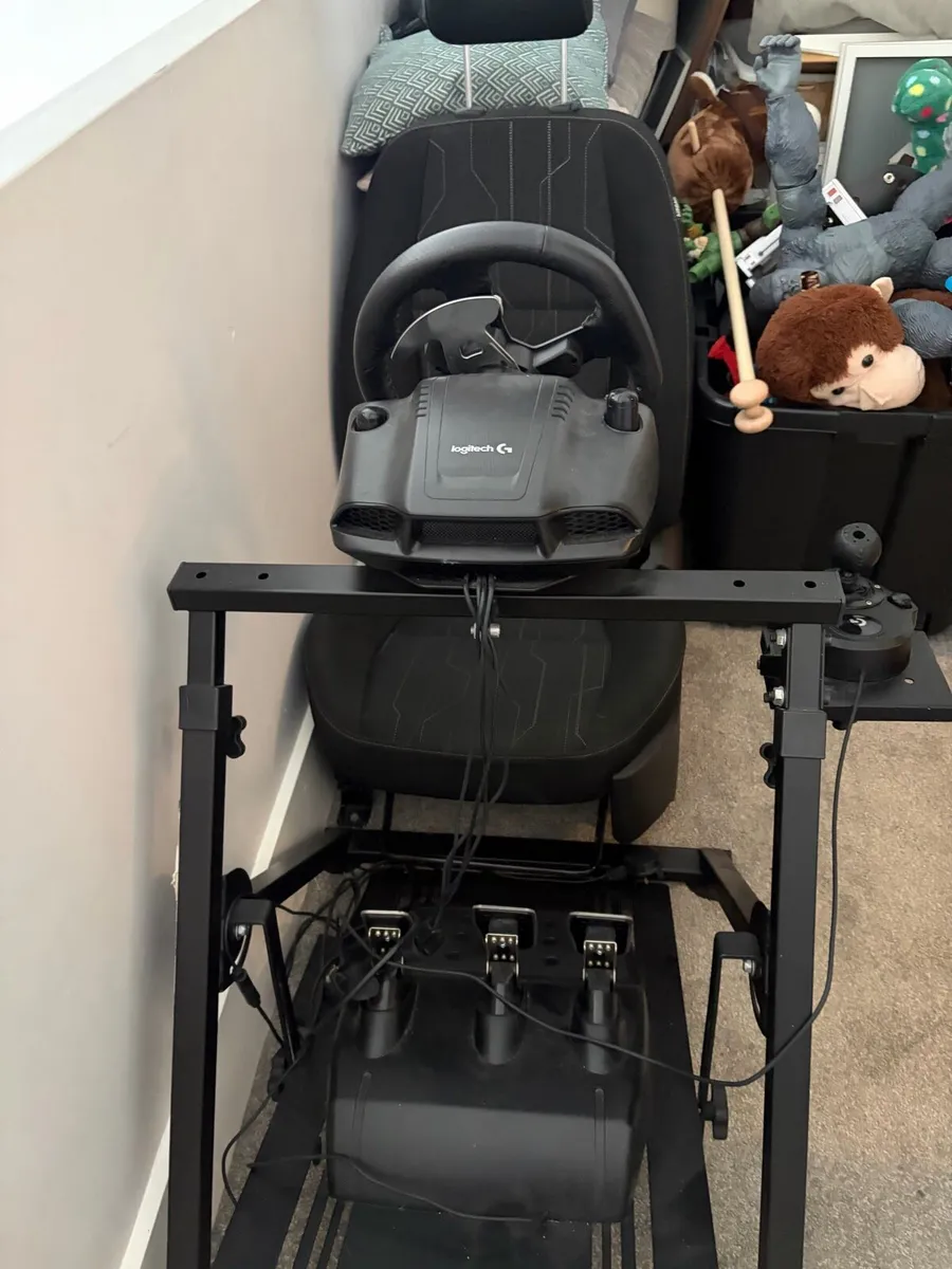 Logitech Xbox steering wheel pedals - Image 2
