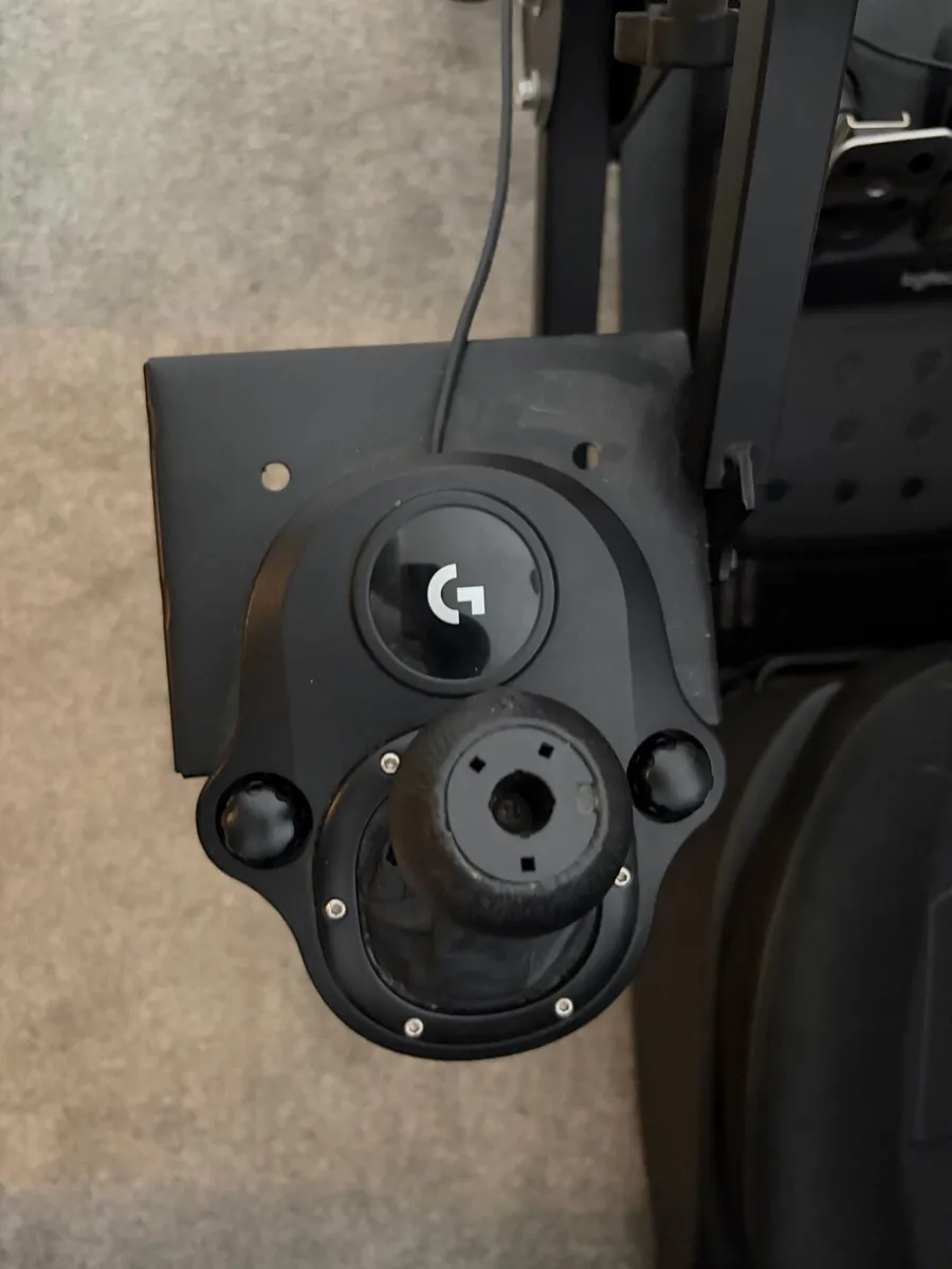 Logitech Xbox steering wheel pedals - Image 3