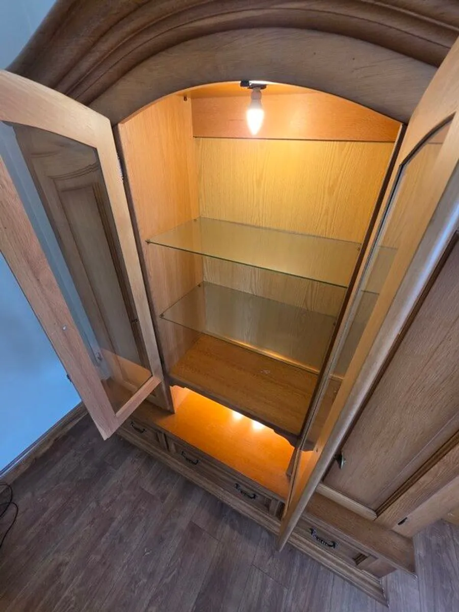solid oak Cabinet / book / display case - Image 3