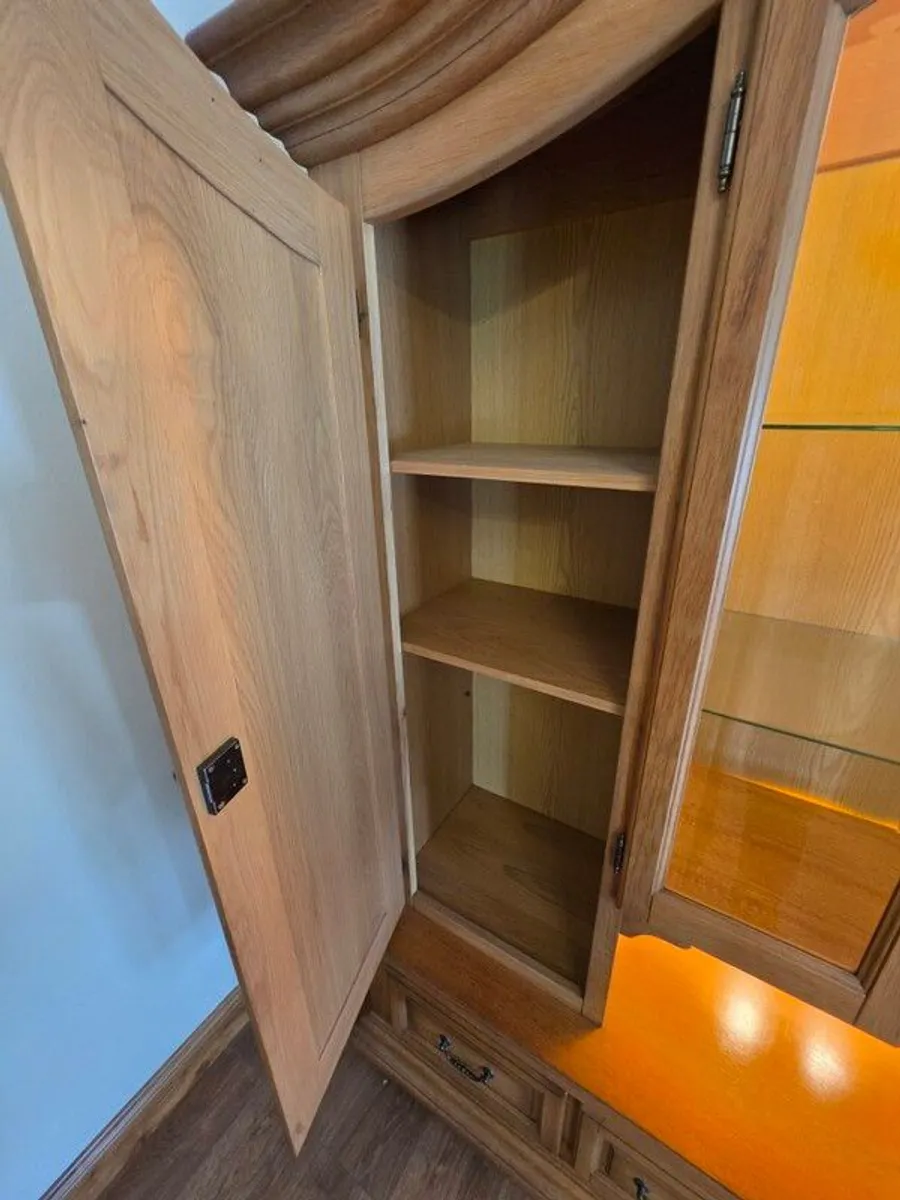 solid oak Cabinet / book / display case - Image 4