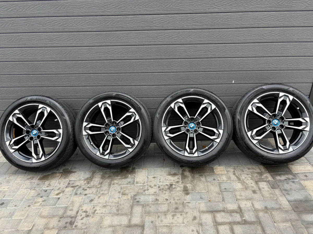 19” GENUINE BMW X1 M-SPORT ALLOY WHEELS & TYRES - Image 2