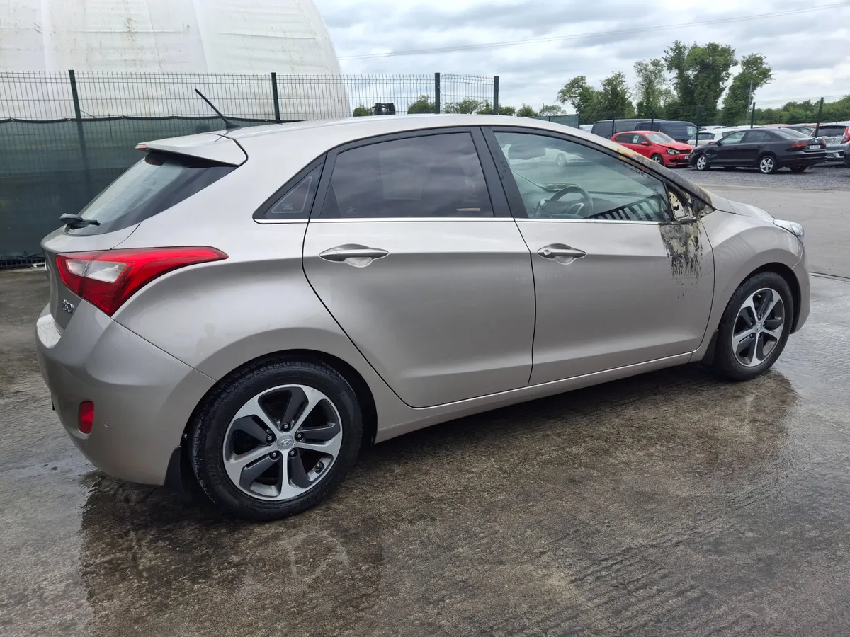 162 Hyundai i30  Deluxe  Automatic - Image 3