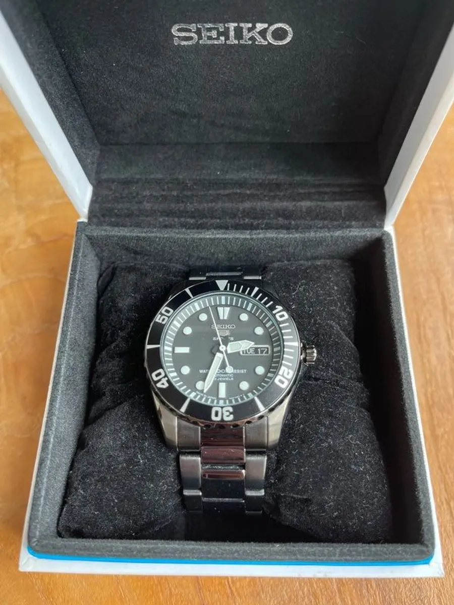 Seiko 5 Sports SNZF21J1 Automatic 41mm Black Dial Stainless Steel Box & Papers - Image 2