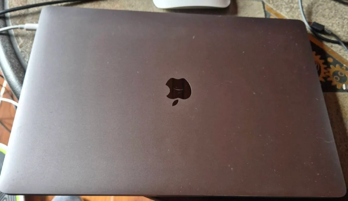 Macbook pro 16 - Image 1