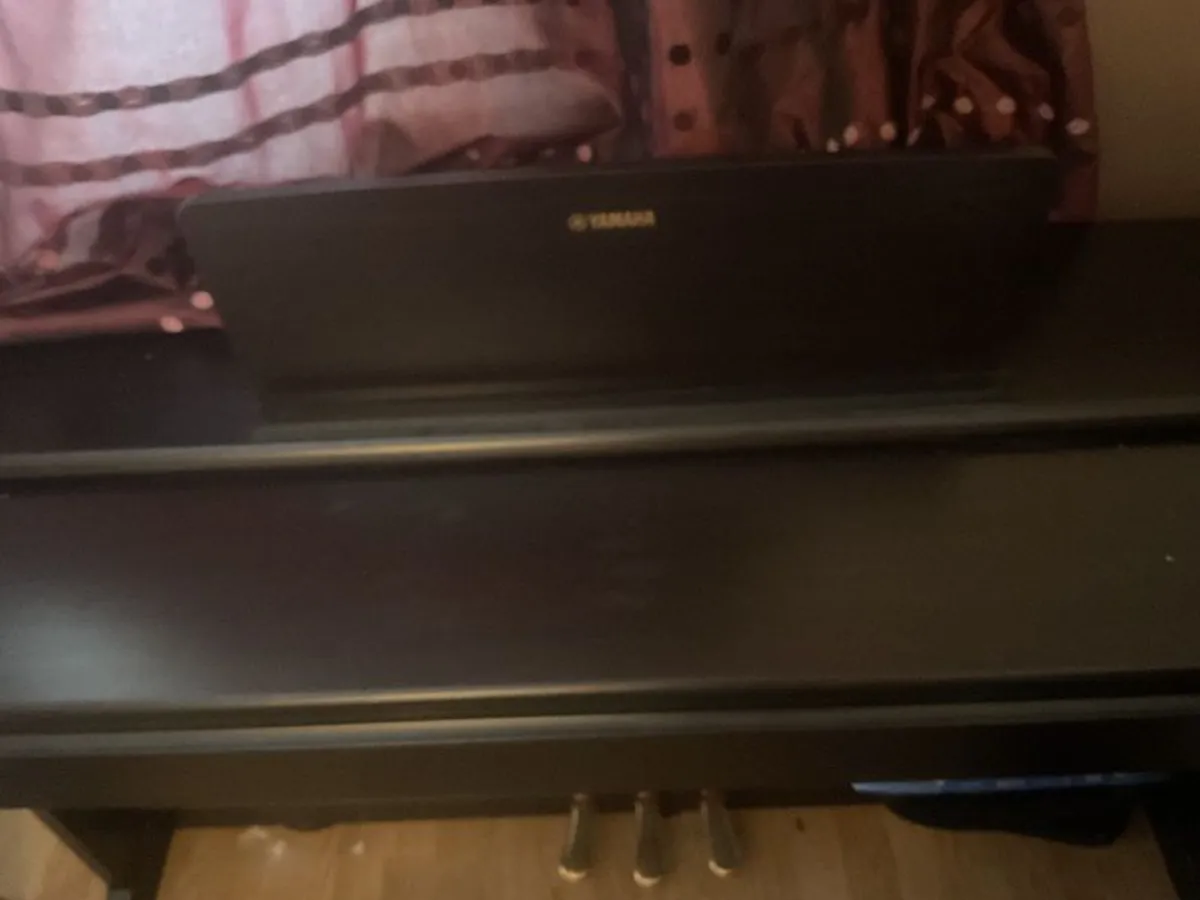 Yamaha Arius  keyboard - Image 2