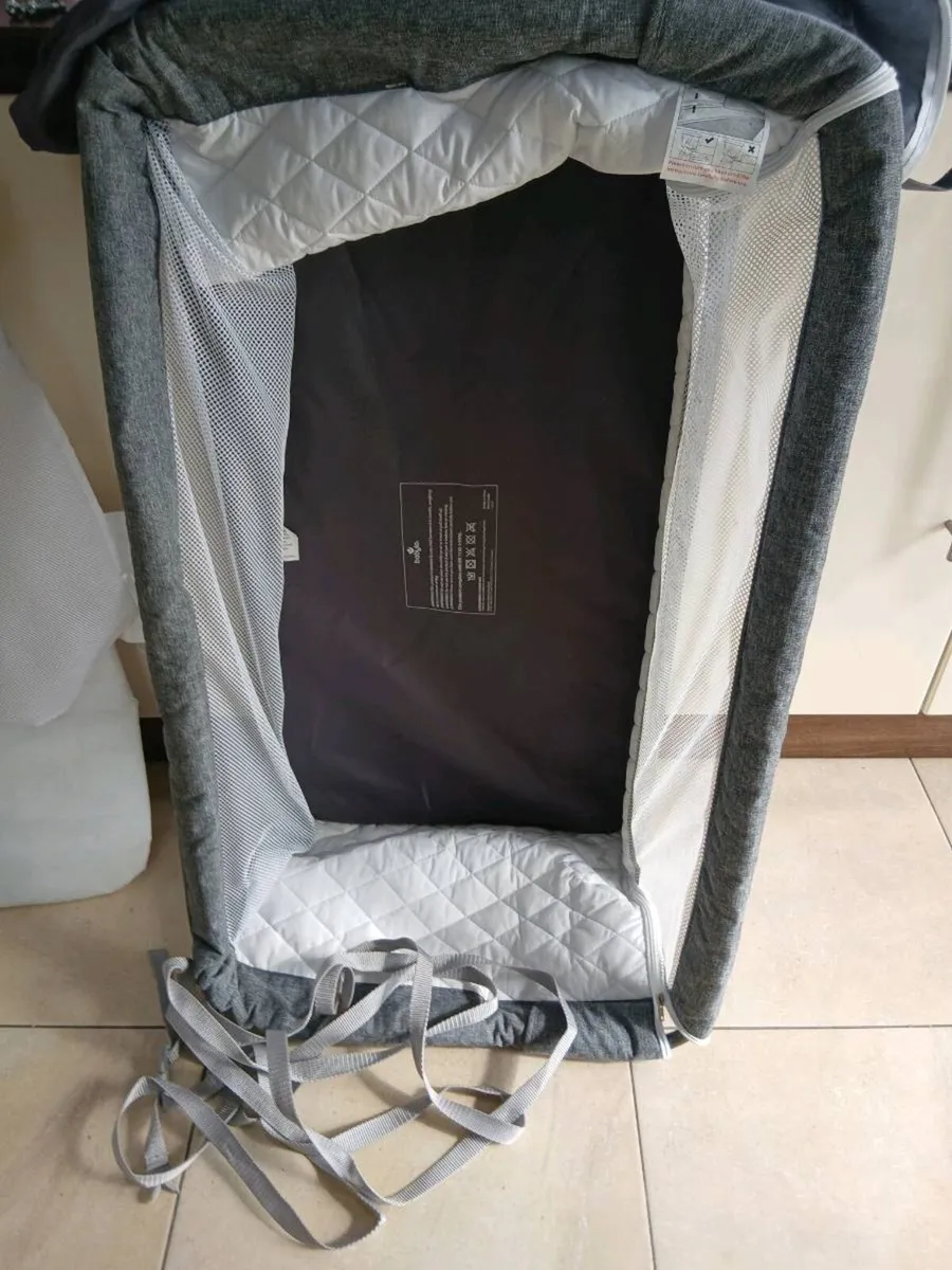 BABYLO BEDSIDE CRIB IN OWN CARRYING BAG LIKE NEW - Image 1