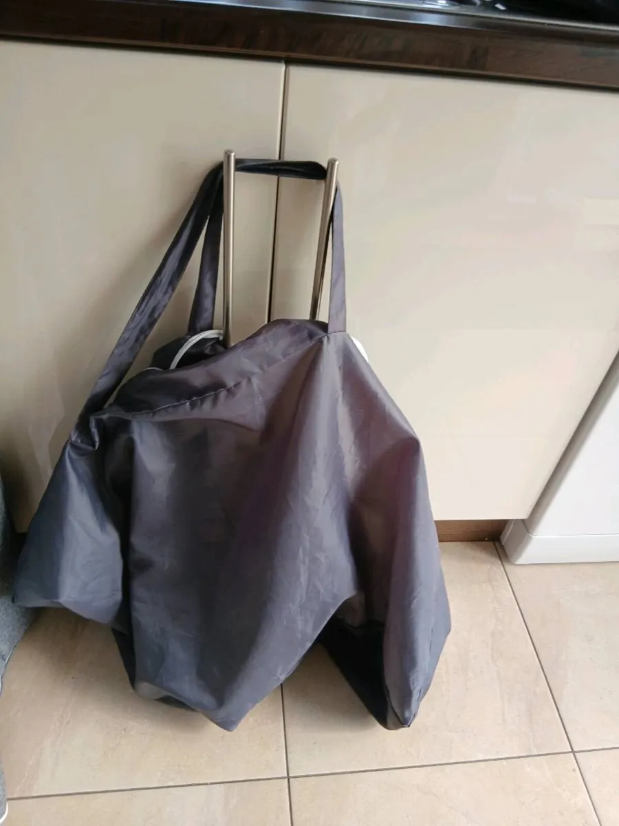 BABYLO BEDSIDE CRIB IN OWN CARRYING BAG LIKE NEW - Image 4