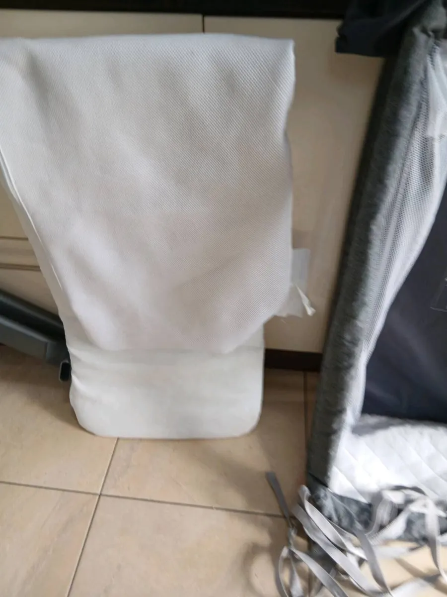 BABYLO BEDSIDE CRIB IN OWN CARRYING BAG LIKE NEW - Image 2