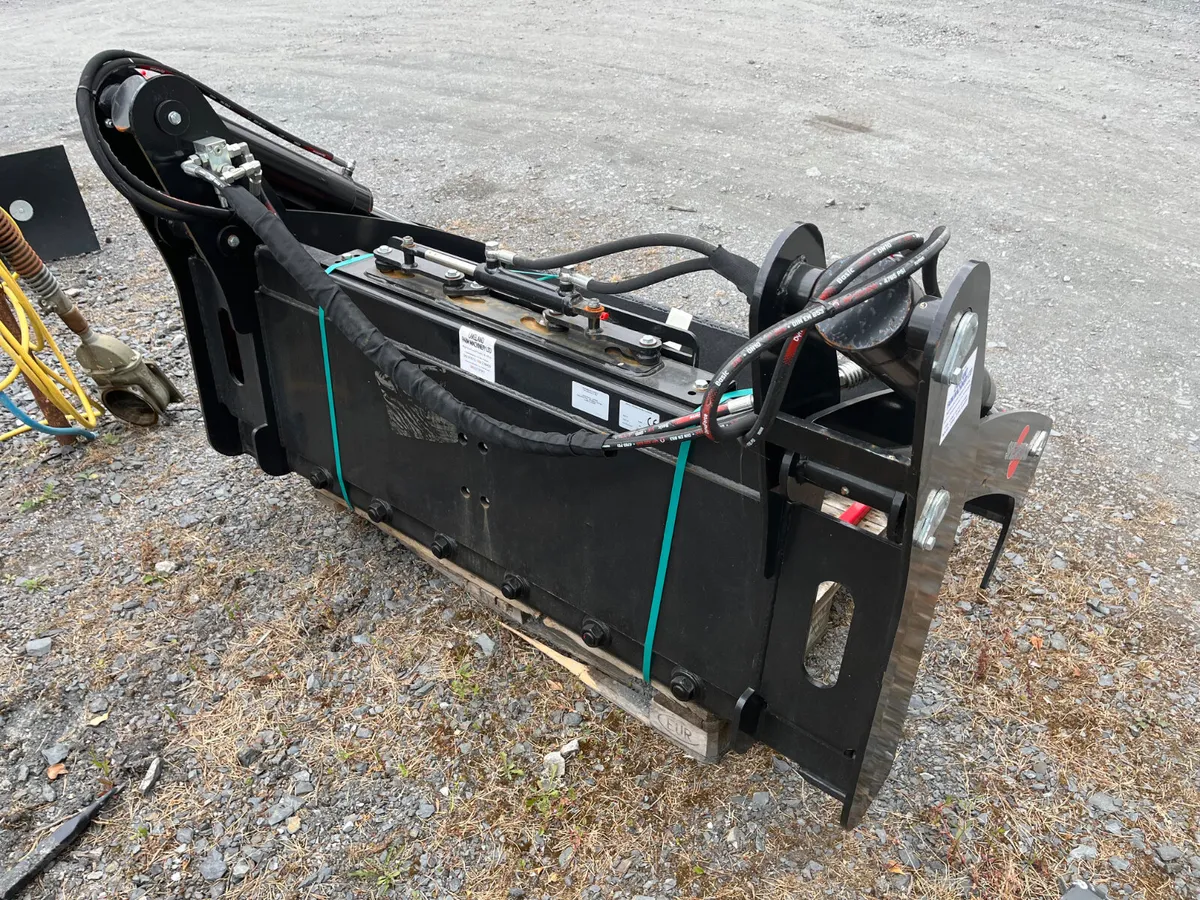 **Selection of Bale Handlers/ Shear Grabs** - Image 2