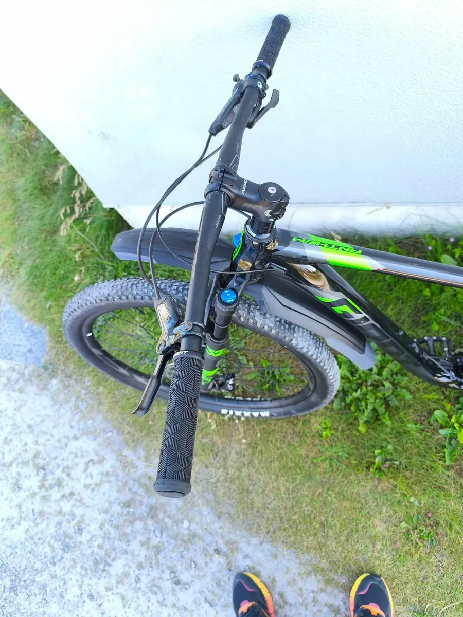 Giant full suspension bike - Image 4