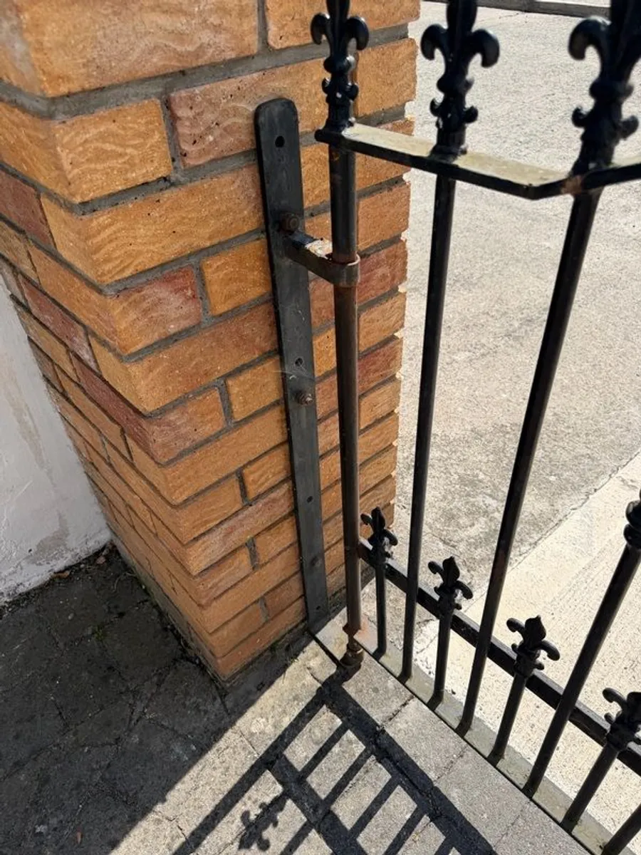 Gate - Image 4