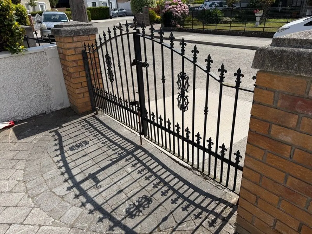 Gate - Image 1