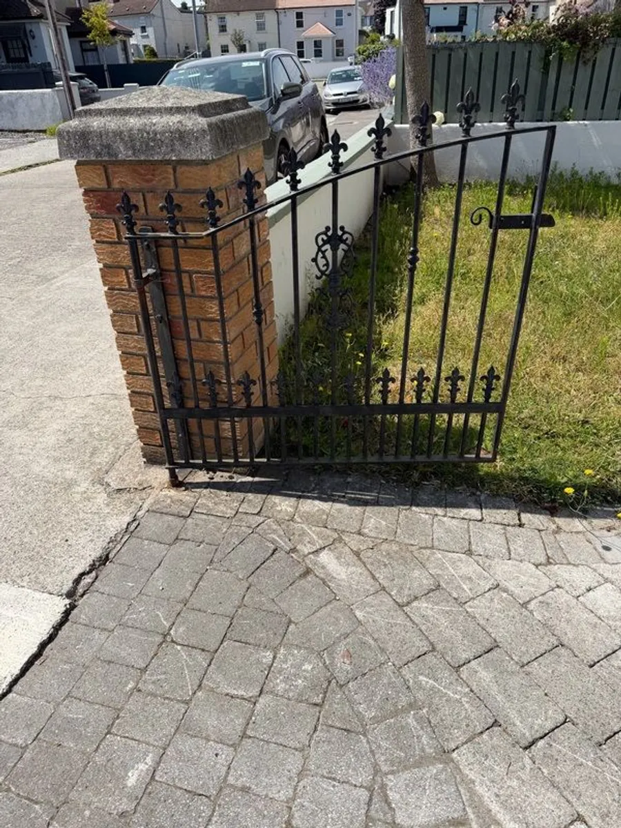 Gate - Image 2