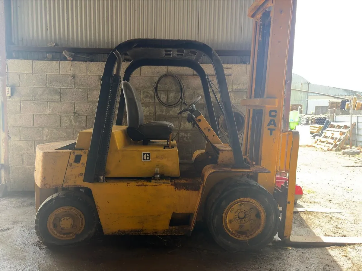 Caterpillar Forklift - Image 2