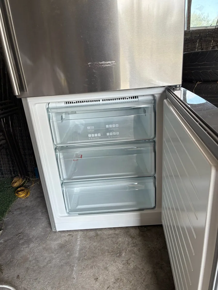 Siemens free standing fridge freezer - Image 3