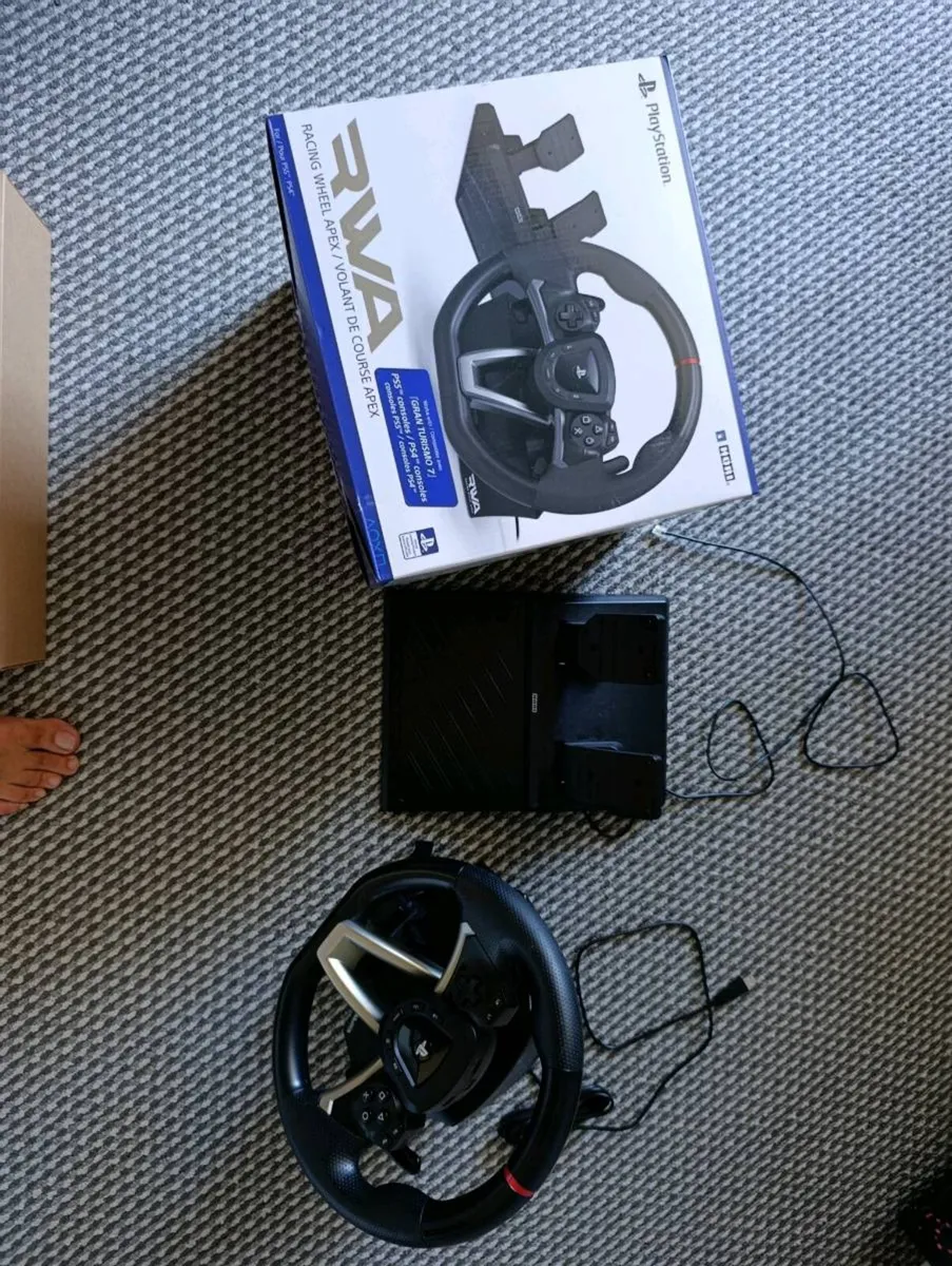 Play station wheel and pedals - Image 1