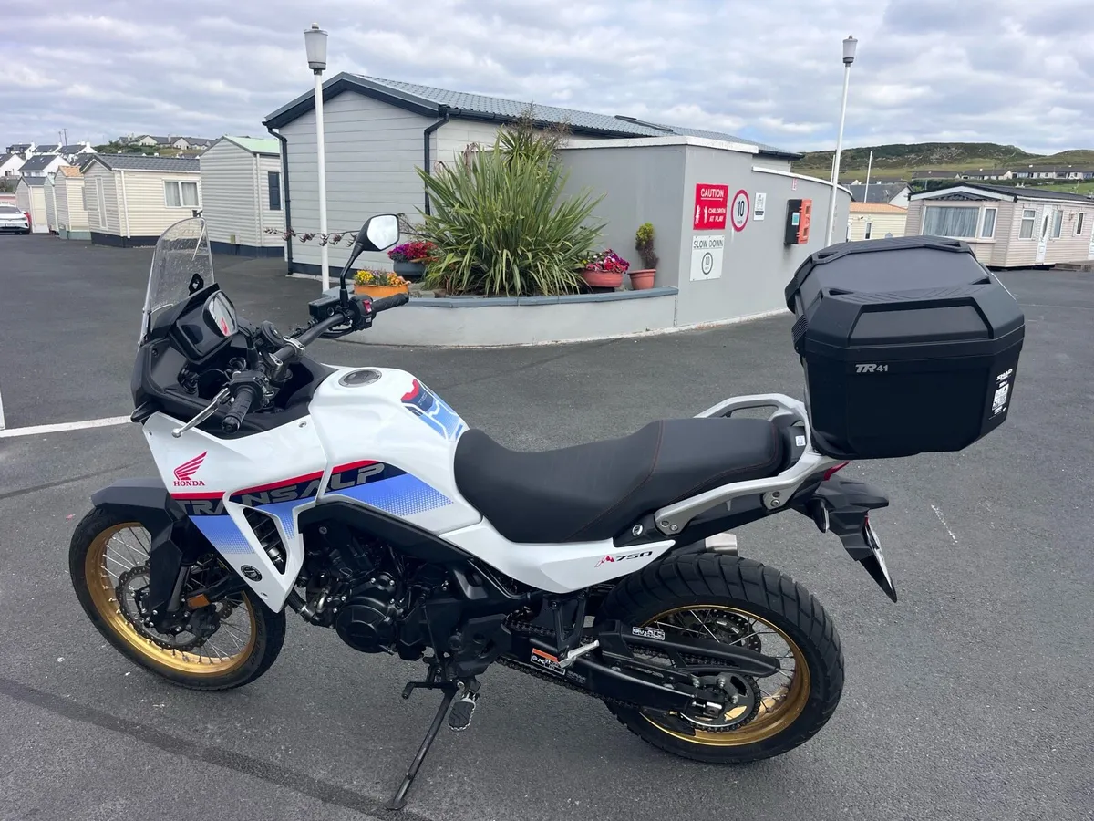 Honda transalp 750 - Image 2