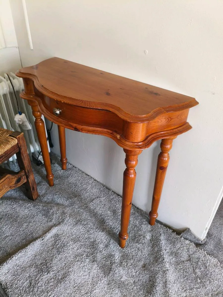 Lovely small tidy hall table,for small space , 20e - Image 1
