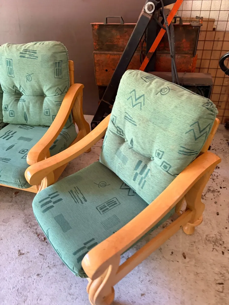 Suite of furniture - Image 1